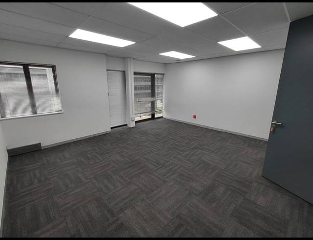 1,349M² OFFICE TO LET IN VORNA VALLEY